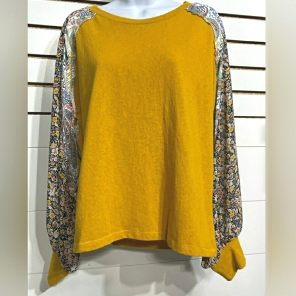 Umgee Tops - Umgee (EUC) Boho Mustard Floral Sleeves Top Size L